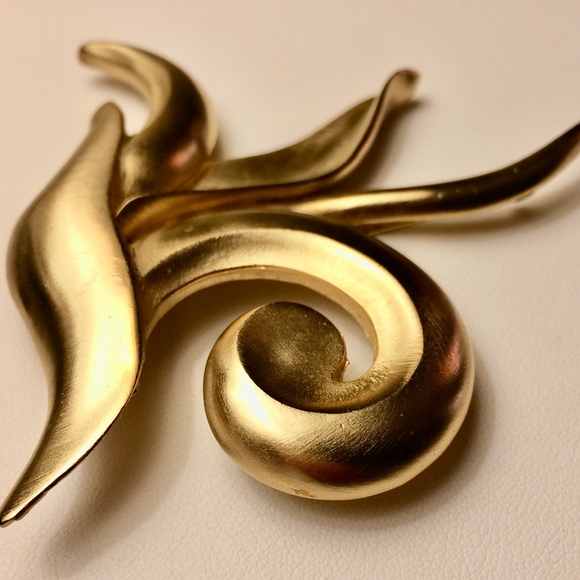 80s Gold-Tone Leaf Brooch - Picture 3 of 8